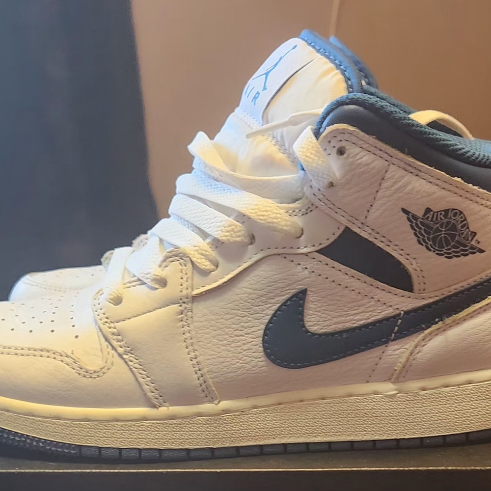 Nike Air Jordan 1 Mids Kids' White and Blue Sneakers Youth Size 5.5 - Picture 3 of 10